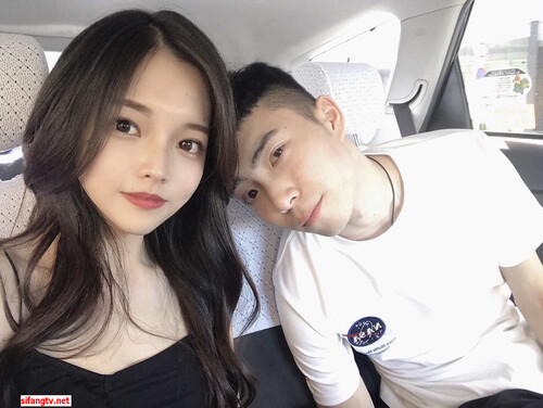 Shock Leak Weibo celebrity Aunt Li Tian Bingqing beauty international student Li Xyi and her boyfriend